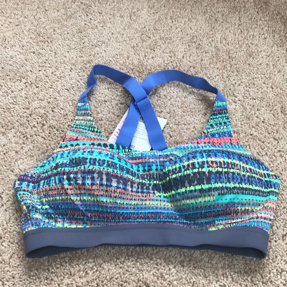 NWT! VICTORIA Sport Size 32C green multi sports bra